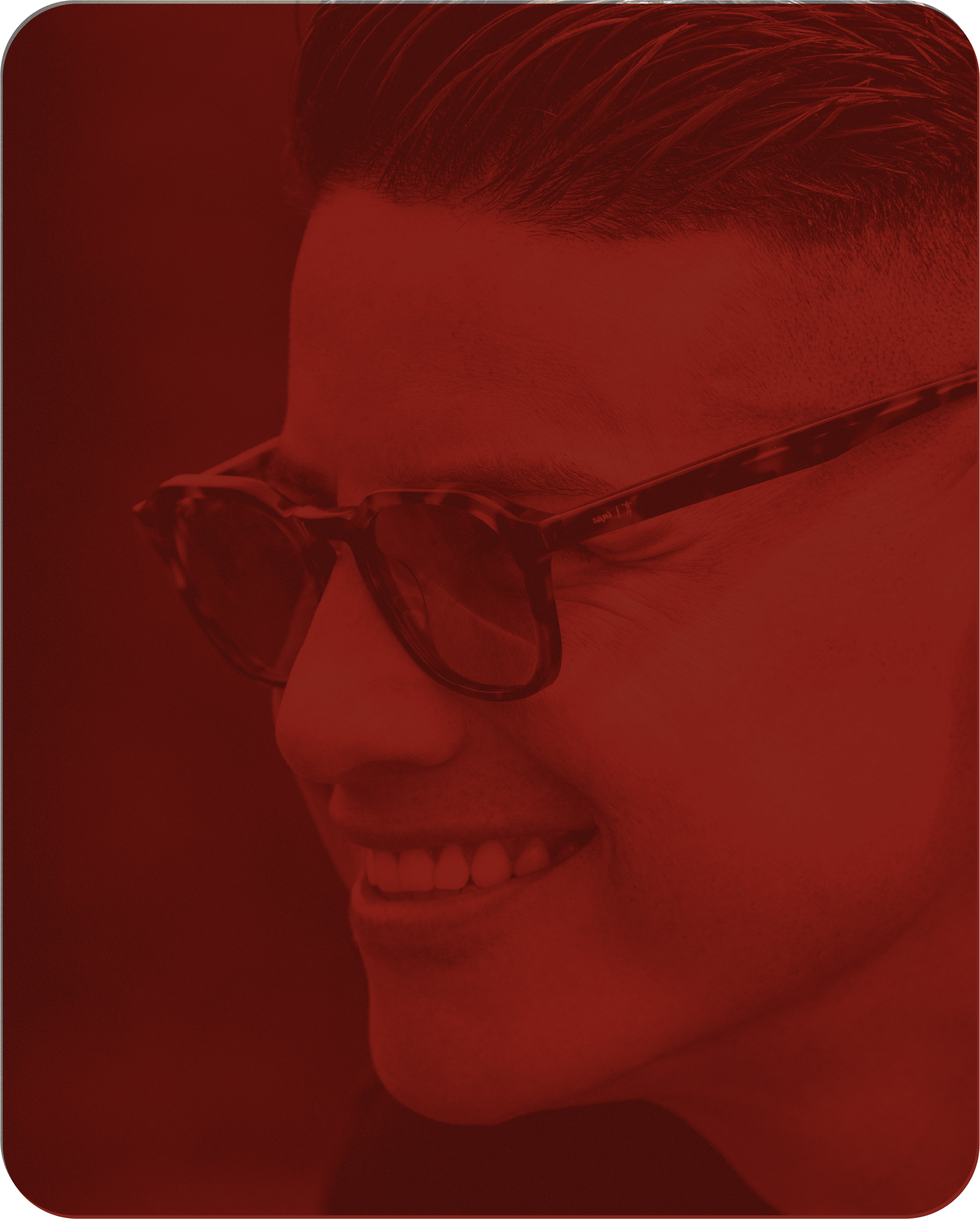 James con las gafas Sajú x JR10